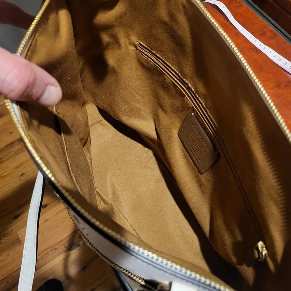 Coach Off-White Tote Bag - Picture 5 of 9